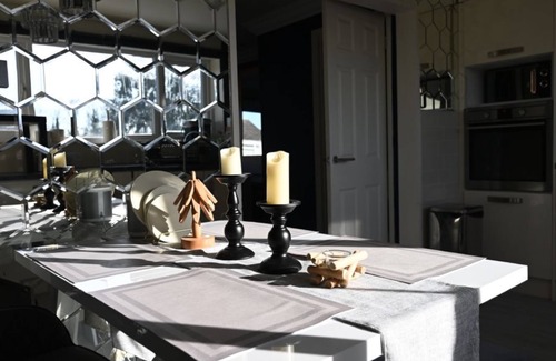 Warwick House | Stylish home in Warwick with piano. Free parking! EV charger available