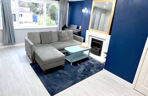 Warwick House | Stylish home in Warwick with piano. Free parking! EV charger available