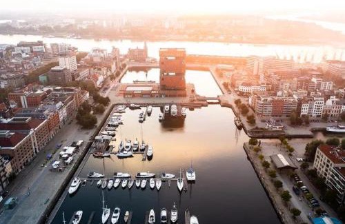 De Kaaien House | Stylish Home on the Waterfront Near Antwerp Historic Center