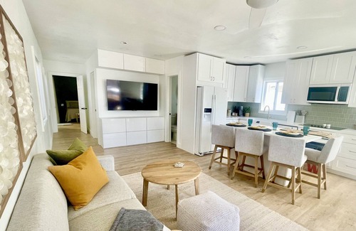 Ocean Beach House | Stylish home with a rooftop deck. Restaurants, bars & beach are just steps away!