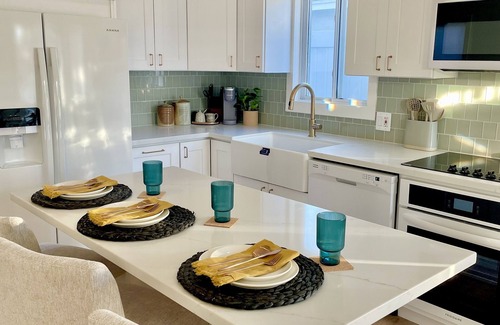 Ocean Beach House | Stylish home with a rooftop deck. Restaurants, bars & beach are just steps away!