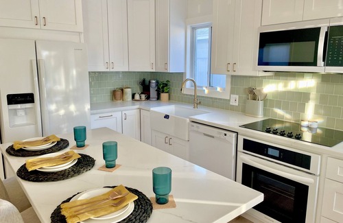 Ocean Beach House | Stylish home with a rooftop deck. Restaurants, bars & beach are just steps away!