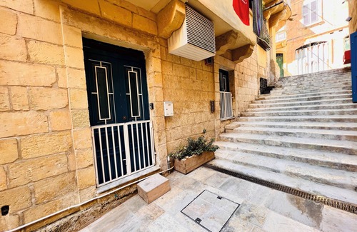 Birgu Apartment | Stylish House of Character