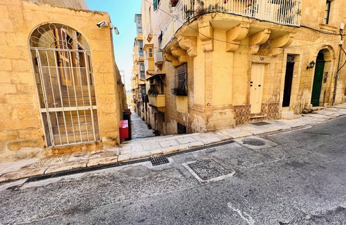 Birgu Apartment | Stylish House of Character