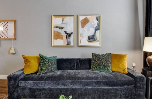 Arsenal Apartment | Stylish Luxe Apt w/Amazing Pool | Walk 2 Riverwalk