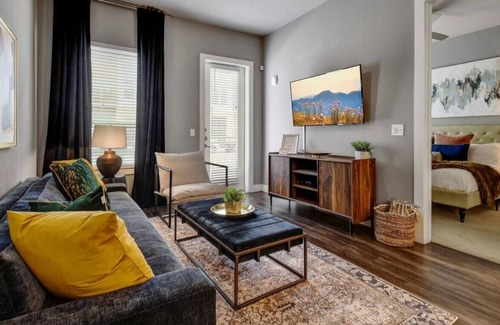 Arsenal Apartment | Stylish Luxe Apt w/Amazing Pool | Walk 2 Riverwalk