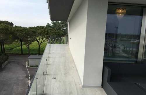 Aprilia Marittima Apartment | Stylish maritime apartment three-sided terrace dream in the nature reserve