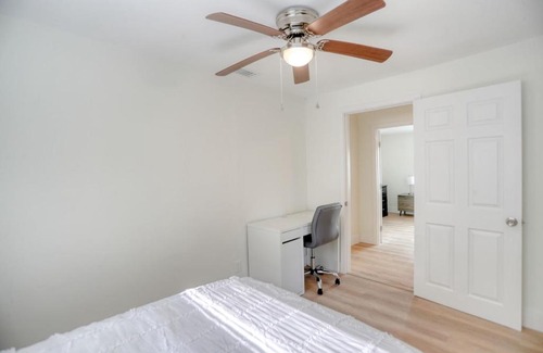 Southwest Coconut Grove House | Stylish, Modern with a splash of Glam! Upscale 4-3 In Historic Coconut Grove