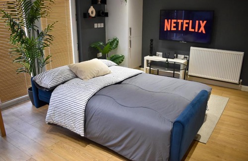 Peckham Apartment | Stylish Peckham Apartment 10 Seconds From Station