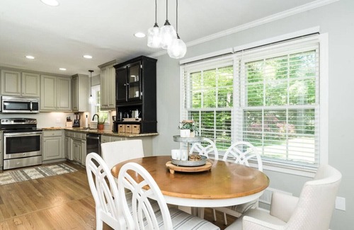 Cary House | Stylish Ranch- walkable to downtown Cary