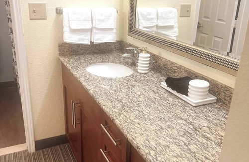 Houston House | Stylish Retreat Clearlake NASA Houston, Texas. Minutes from Johnson Space Center