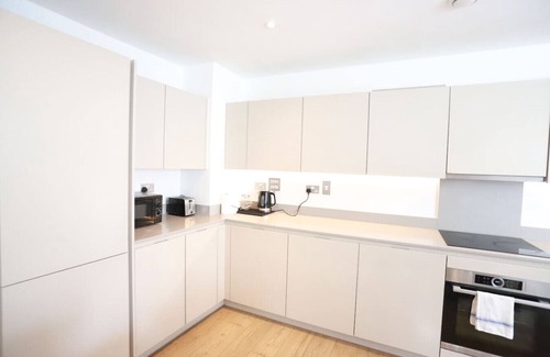 Camberwell Green House | Stylish Retreat with London City Convenience