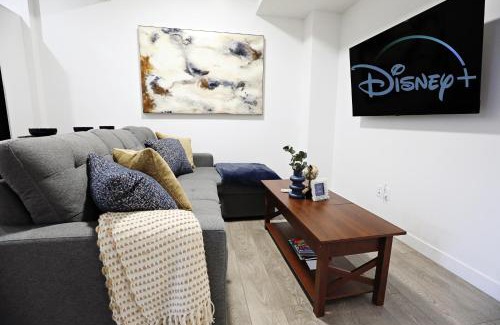 Northwest Edmonton House | Stylish Retreat with King Bed, Long Stays, WEM, Disney+