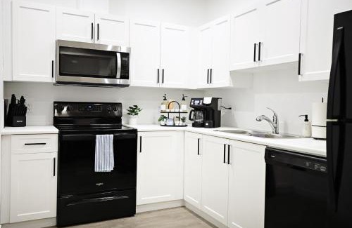 Northwest Edmonton House | Stylish Retreat with King Bed, Long Stays, WEM, Disney+