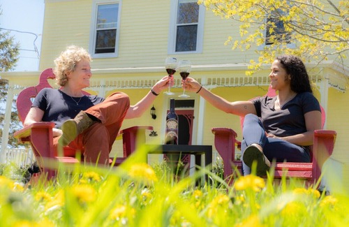 Martins River House | Stylish Riverside Country Queen Room in Historic Farmhouse