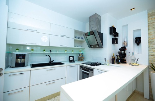 Vlore Apartment | Stylish romantic penthouse w/hot tub-5 min walk from beach family-friendly