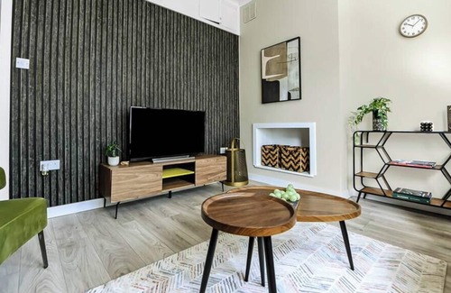 Thurlow Park Apartment | Stylish Sanctuary in London