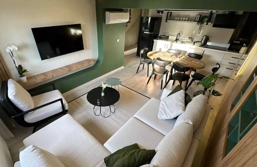 Inegeul Apartment | Stylish Seaview Flat in Ortaköy