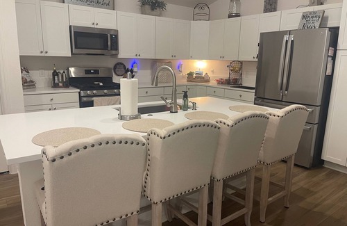 Sumter County House | Stylish Shadybrook retreat with golf cart, bikes & Tesla charger!