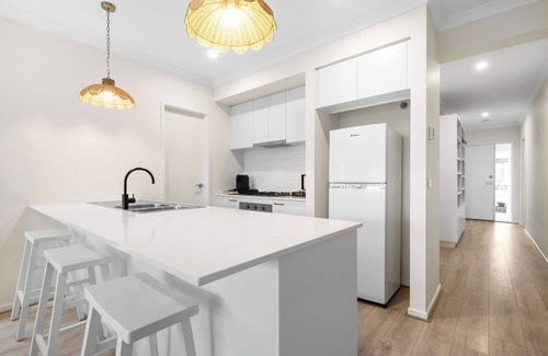 Mount Duneed House | Stylish & Simple 3BR Mount Duneed Home