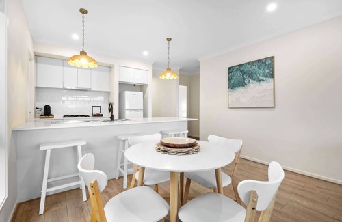 Mount Duneed House | Stylish & Simple 3BR Mount Duneed Home