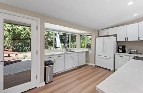 West Bellevue House | Stylish & Spacious Retreat in Downtown Bellevue