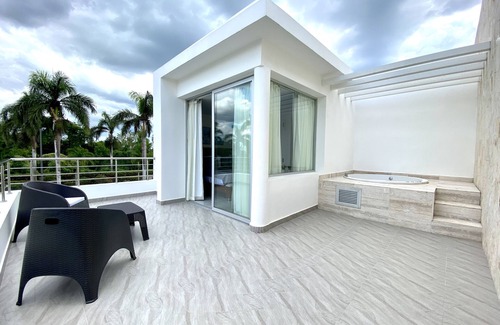 El Soco Villa | Stylish Spacious Villa Pool Hot tub Near The Beach