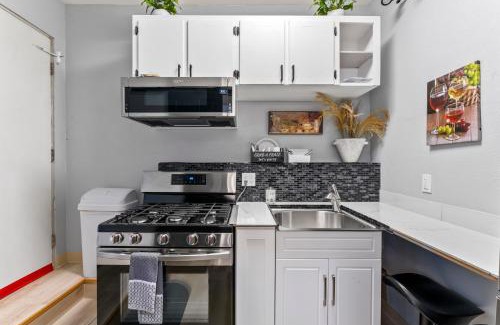 Airport Heights Community Council House | Stylish Studio Suite Near Downtown