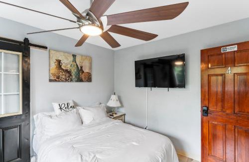 Airport Heights Community Council House | Stylish Studio Suite Near Downtown