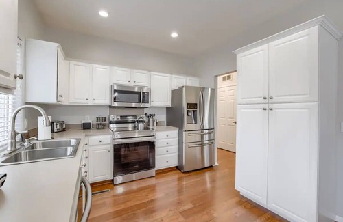 McArdle House | Stylish Townhome on Browne