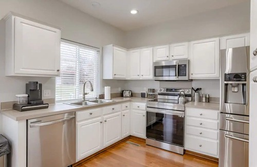 McArdle House | Stylish Townhome on Browne