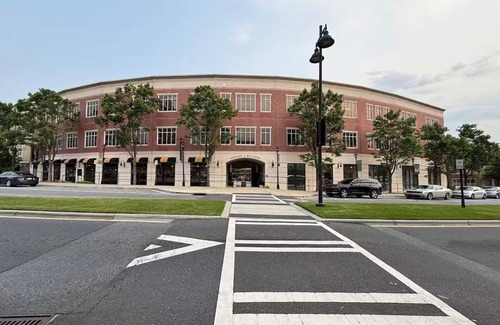 Charlotte House | Stylish & Vibrant Ayrsley Town