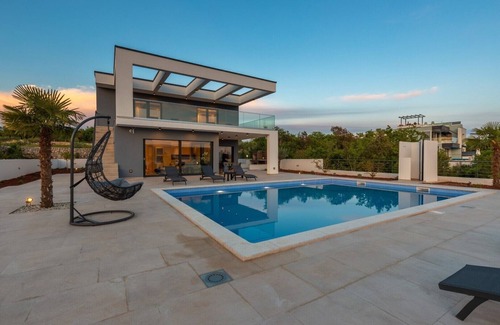 Skrbcici Villa | Stylish Villa Quadra* with a sea view and heated pool on Krk
