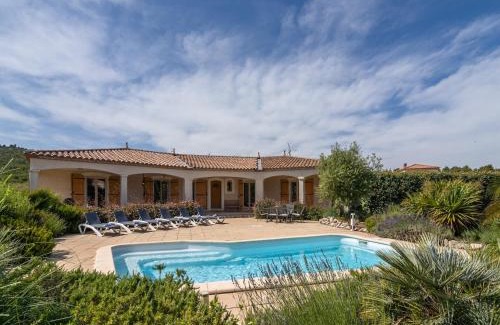 Pouzols-Minervois Villa | Stylish Villa with Terrace