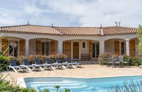 Pouzols-Minervois Villa | Stylish Villa with Terrace