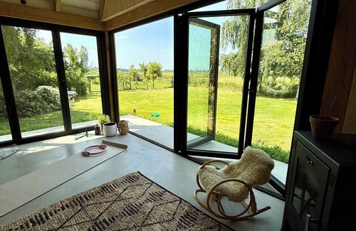 Landsmeer Villa | Stylish waterfront villa with luxurious private wellness, 5 min. From Amsterdam
