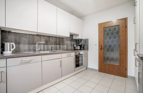 Wipkingen Apartment | Stylish Wipkingen 3BR w/Shared Garden, near Supermarket, by Blueground