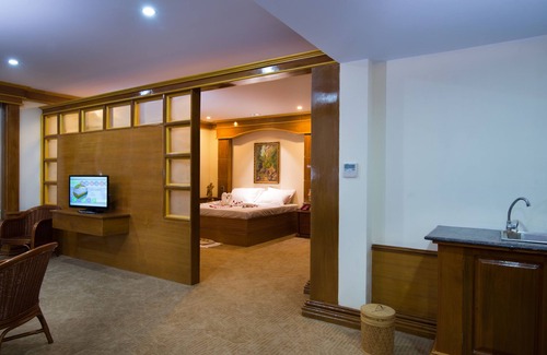 New Bagan Hotel | Su Tine San Royal Palace Hotel