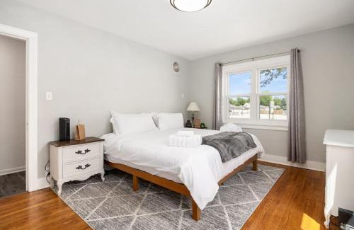 Pekin House | Suburban Sanctuary 3BD Perfect for Long Stays