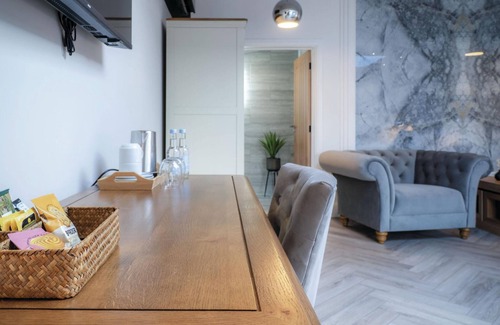 Pen-y-cae Apartment | Suite 15 - Sleeping Giant Hotel - Pen Y Cae Inn