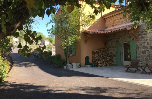 Joyeuse House | Suite 2 blue rooms