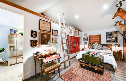 Berryville Other | Suite 4: Outpost · Gorgeous Farm Carriage House Loft