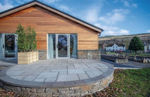 Pen-y-cae Apartment | Suite 9 - Sleeping Giant Hotel - Pen Y Cae Inn