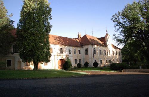 Domousice Apartment | Suite at Château Domoušice