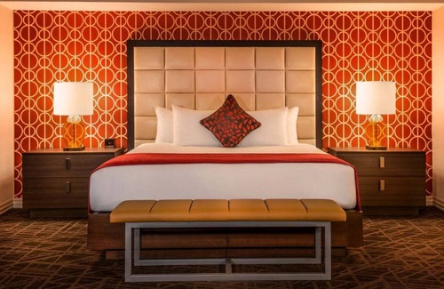 Las Vegas Hotel | Suite + Connecting Room at a 4⭐️ Hotel