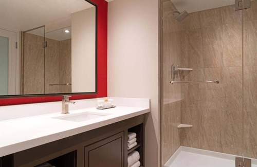 Las Vegas Hotel | Suite + Connecting Room at a 4⭐️ Hotel