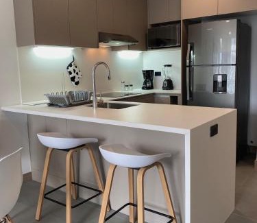 La Colina Apartment | Suite de lujo con balcón en Edificio NEO