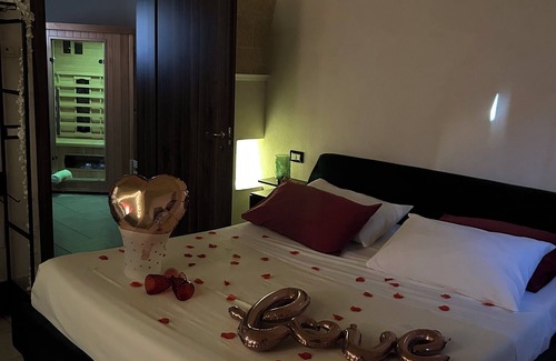 Pulsano House | Suite Il Vico – Charming Spa Suite with Jacuzzi, Sauna and Quadruple Room