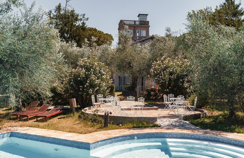 Santa Veneranda Apartment | Suite in the tower of a farmhouse with pool, ideal for romantic getaways