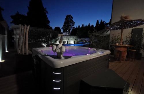 Moussan House | Suite l'inattendu avec Spa privatif et espace bien-être.